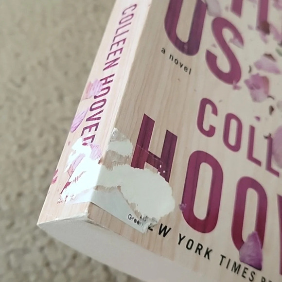 It Ends With Us by Colleen Hoover Paperback Book - Picture 3 of 4